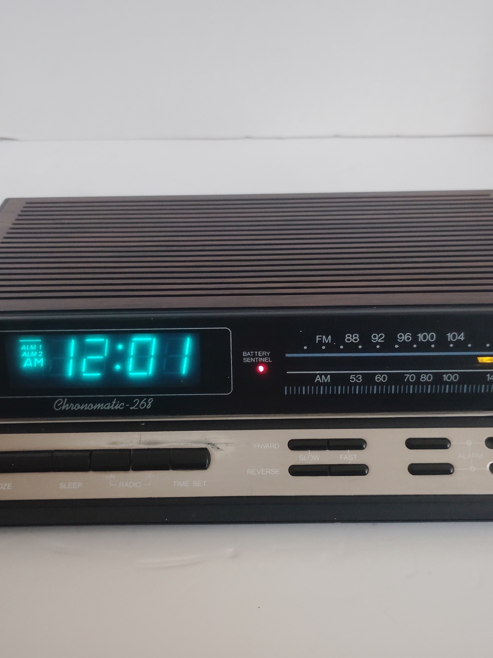 Vintage Realistic Chronomatic-268 AM/FM Alarm Clock Radio Wood Grain